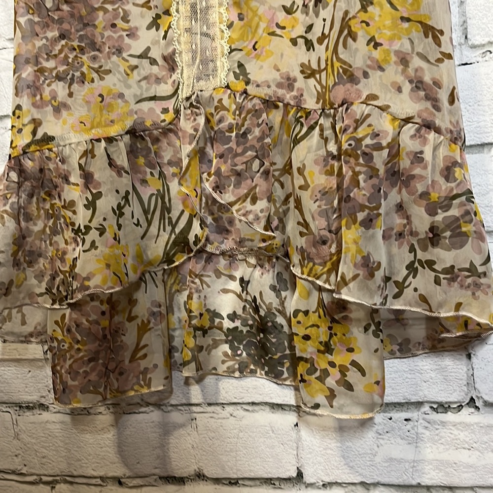 Beautiful Sheer Floral Tank Top with Lace - Picture 4 of 4